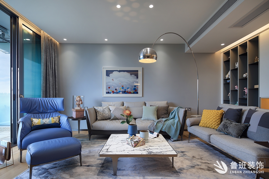 作為墻面裝飾材料，壁紙和乳膠漆到底選擇哪個更合適呢？